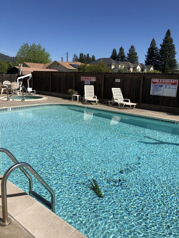 Cloverdale Wine Country Inn & Suites Bagian luar foto