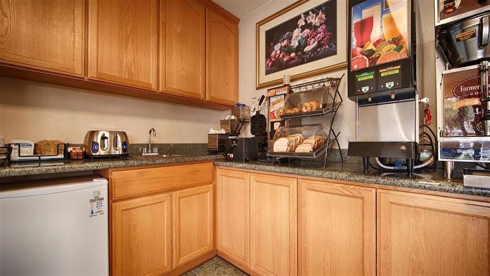 Cloverdale Wine Country Inn & Suites Restoran foto
