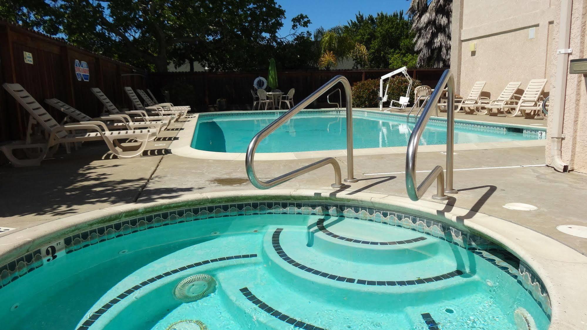 Cloverdale Wine Country Inn & Suites Bagian luar foto
